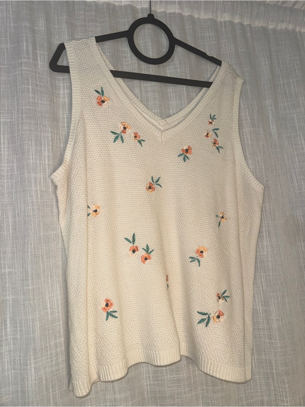LC Lauren Conrad Cream Knit Floral V-Neck Tank